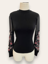 Forever New  Black w embroidery sleeves Women’s tops XXS